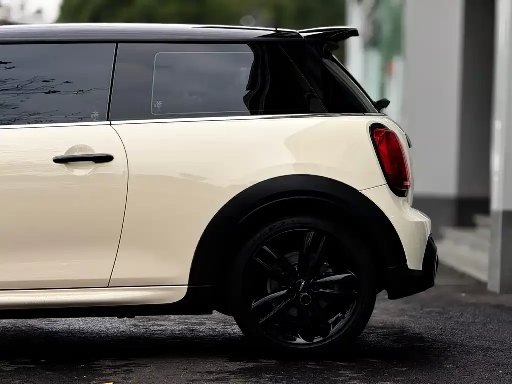 MINI Cooper (3-door) 2024 из CN, фото 2