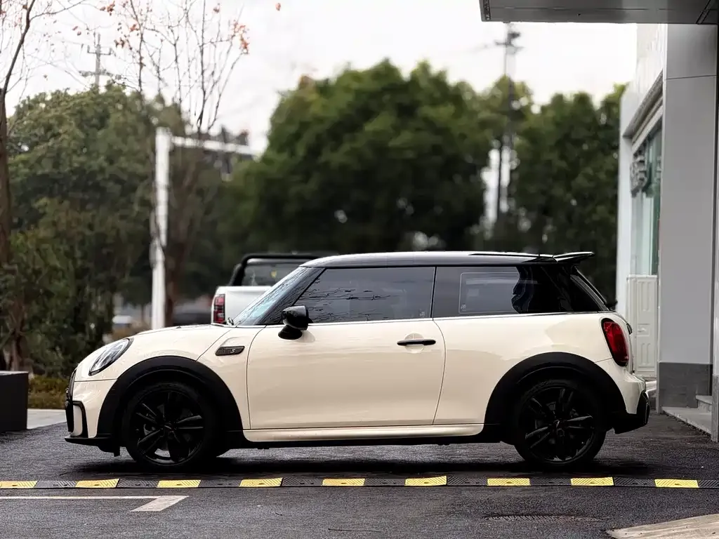 MINI Cooper (3-door) 2024 из CN, фото 9