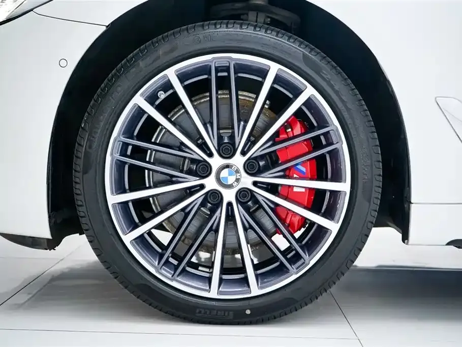 BMW 5 Series — фото 6