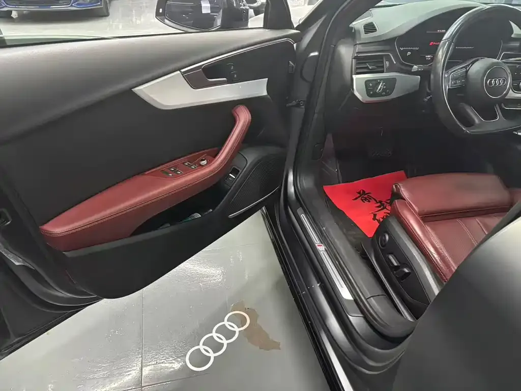 Audi A4L 2023 из CN, фото 3