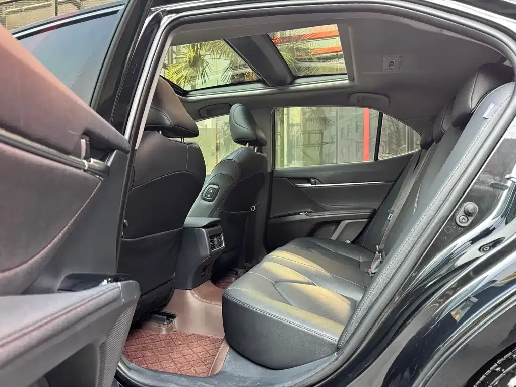 Toyota Camry 2023 из CN, фото 2