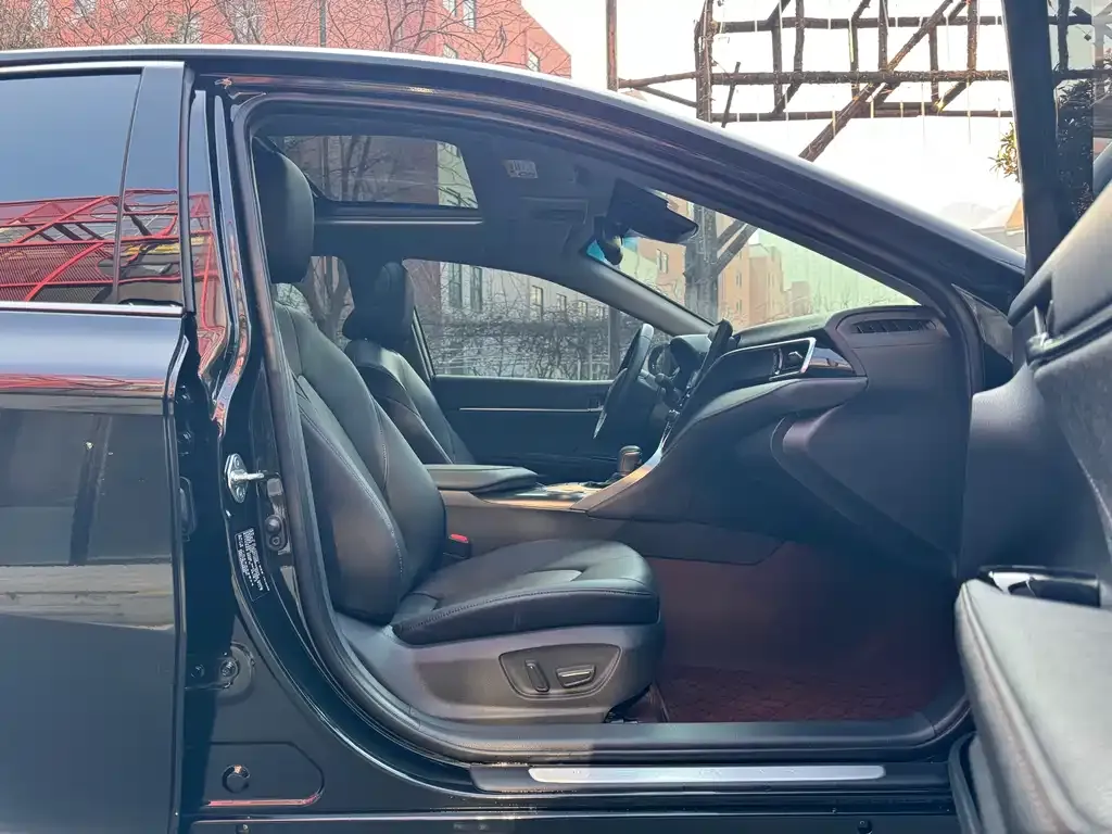 Toyota Camry 2023 из CN, фото 5