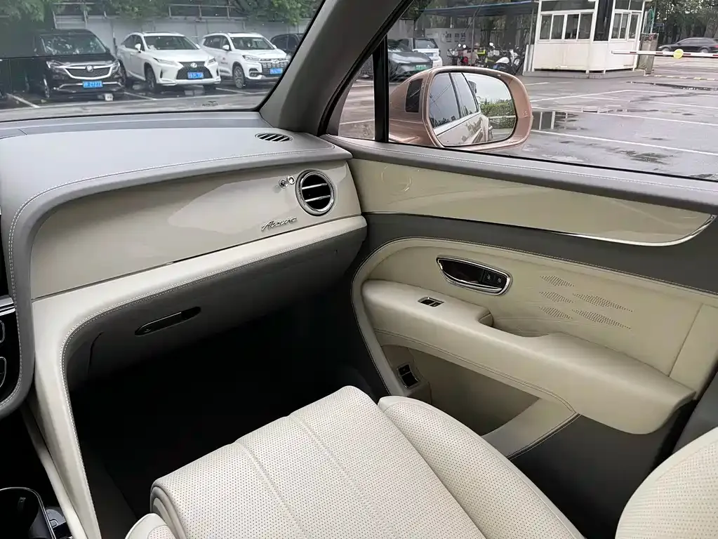 Bentley Bentayga 2024 из CN, фото 5