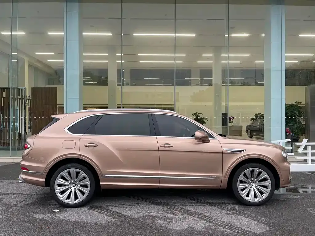 Bentley Bentayga 2024 из CN, фото 7