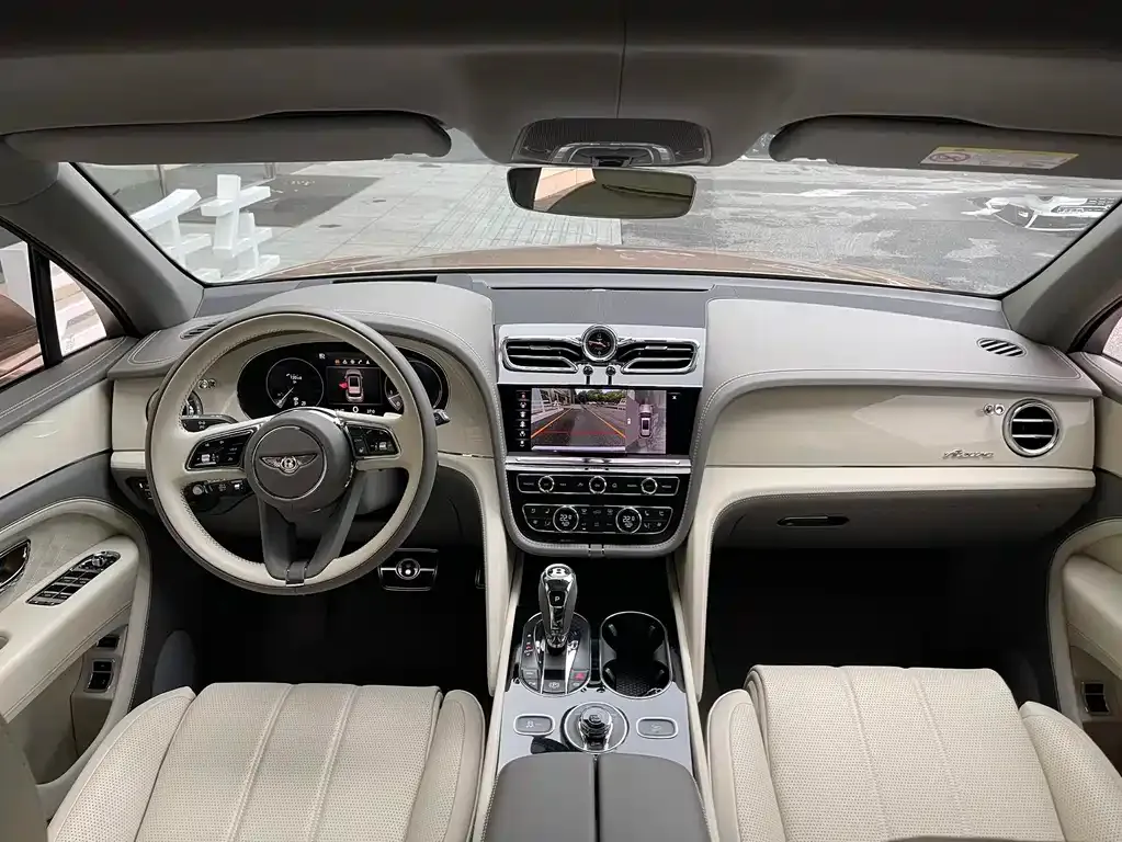 Bentley Bentayga 2024 из CN, фото 4