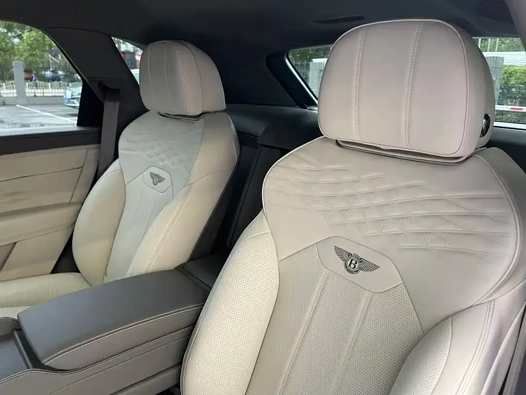 Bentley Bentayga 2024 из CN, фото 3