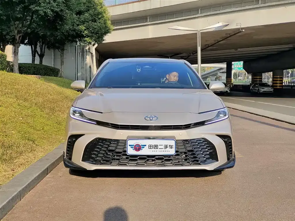Toyota Camry 2024 из CN, фото 2