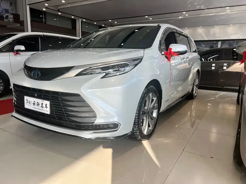 Toyota Sienna 2024 из CN, фото 1