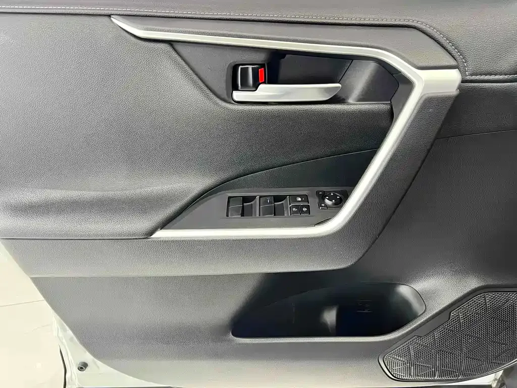 Toyota Wildlander 2021 из CN, фото 9