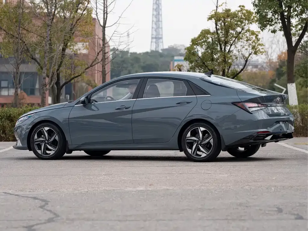 Hyundai Elantra 2023 из CN, фото 7