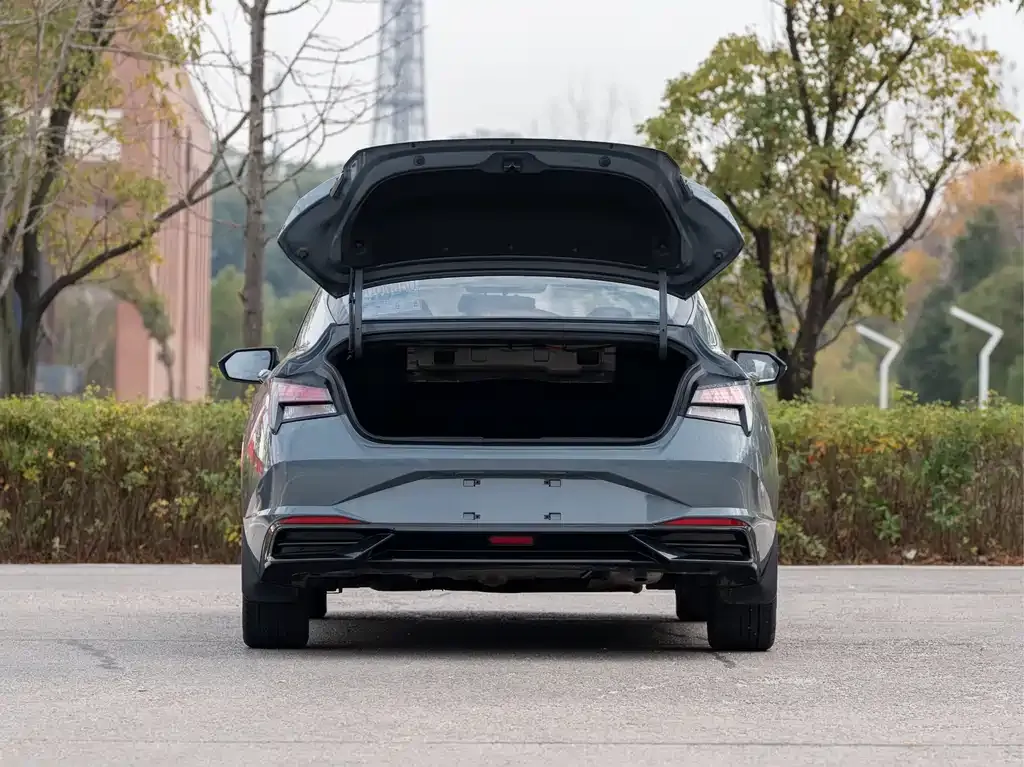Hyundai Elantra 2023 из CN, фото 9