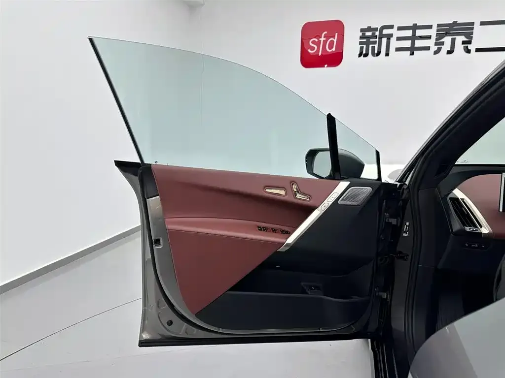 BMW iX M60 2024 из CN, фото 7