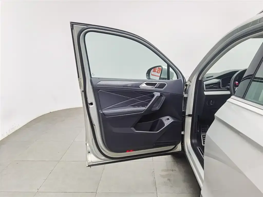 Volkswagen Tiguan L 2023 из CN, фото 5