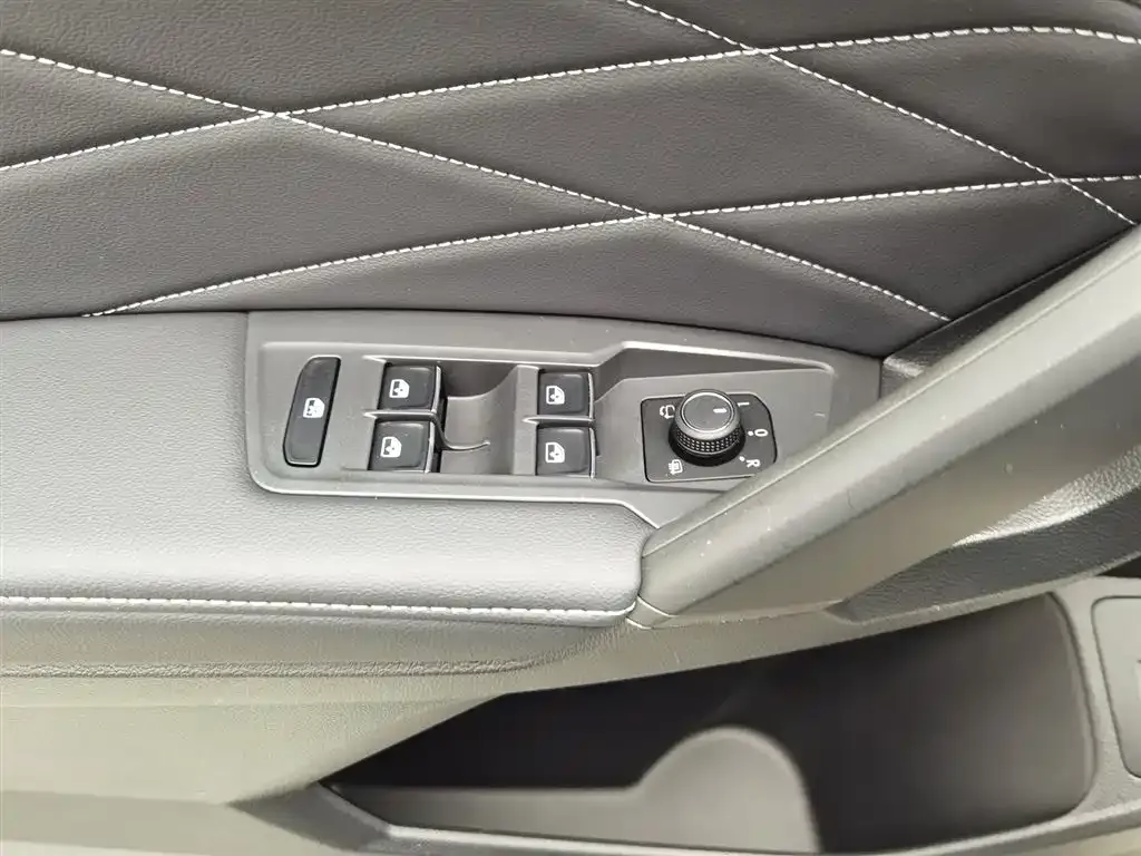 Volkswagen Tiguan L 2023 из CN, фото 2