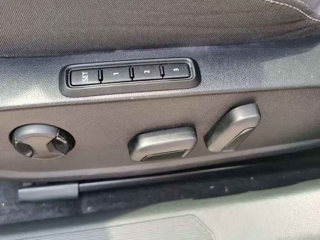 Volkswagen Golf 2021 из CN, фото 10