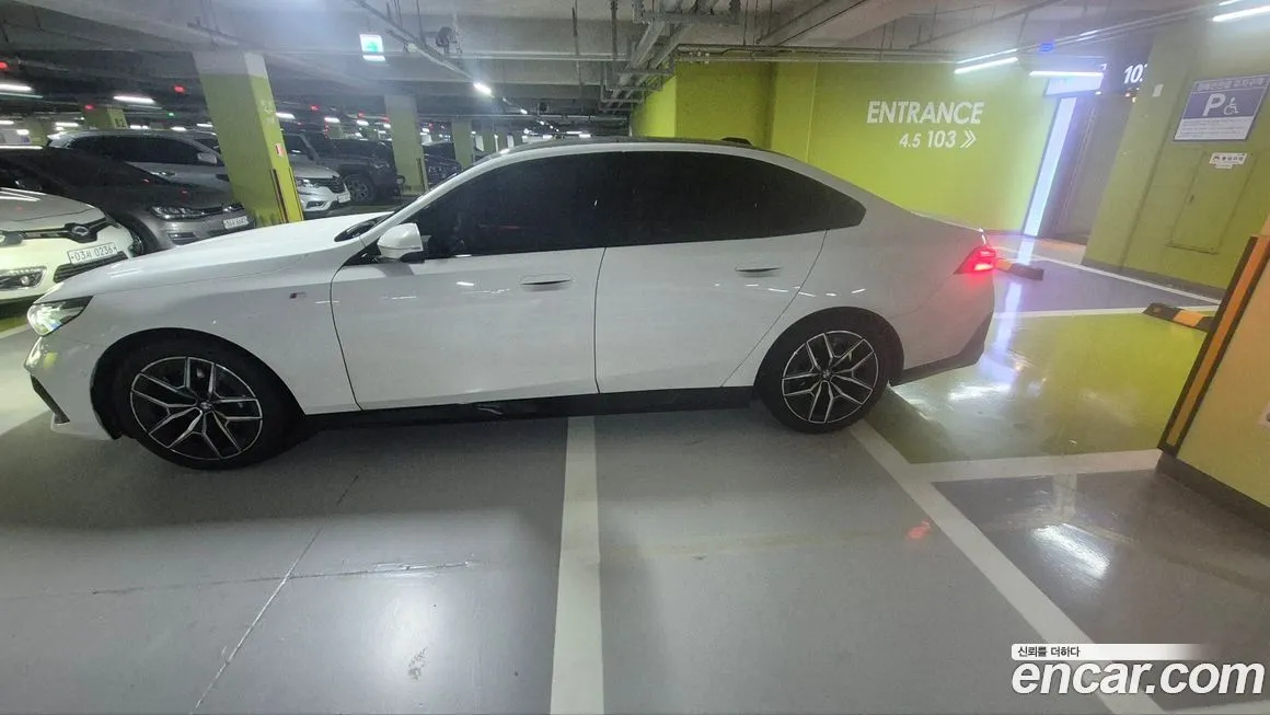 BMW 5-Series 2025 из KR, фото 5
