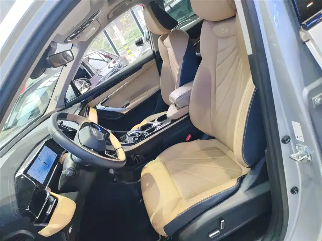 Geely Boyue L 2023 из CN, фото 4