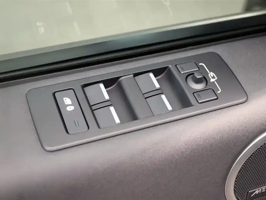 Land Rover Discovery 2024 из CN, фото 2