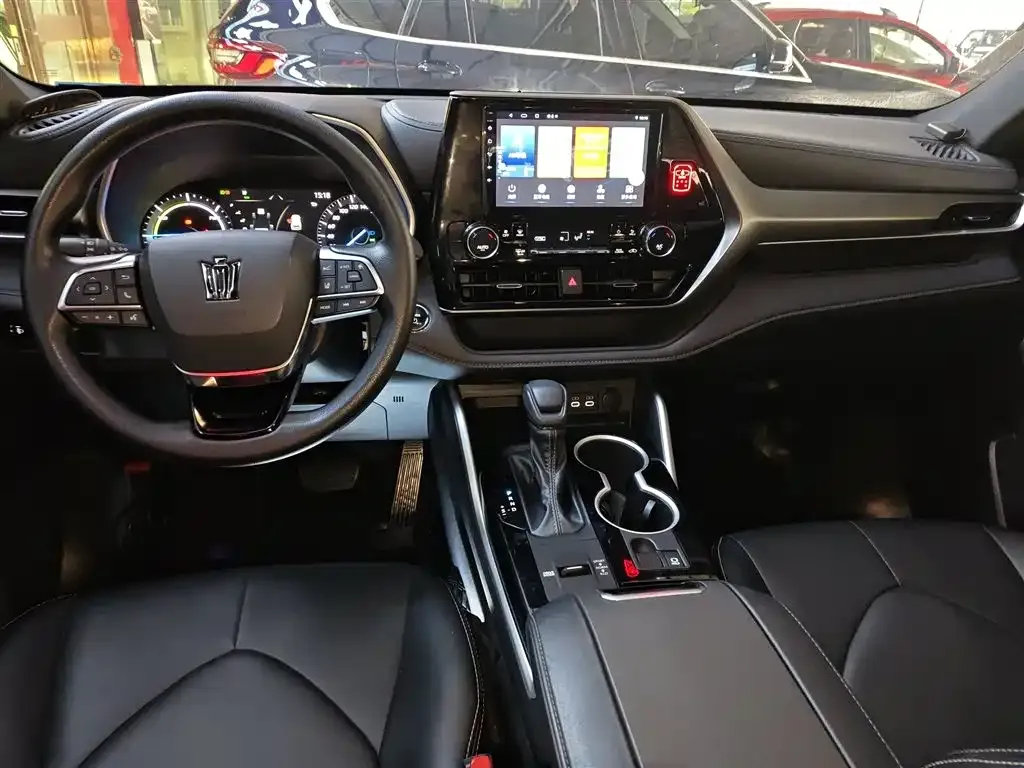 Toyota Crown Kluger 2024 из CN, фото 5