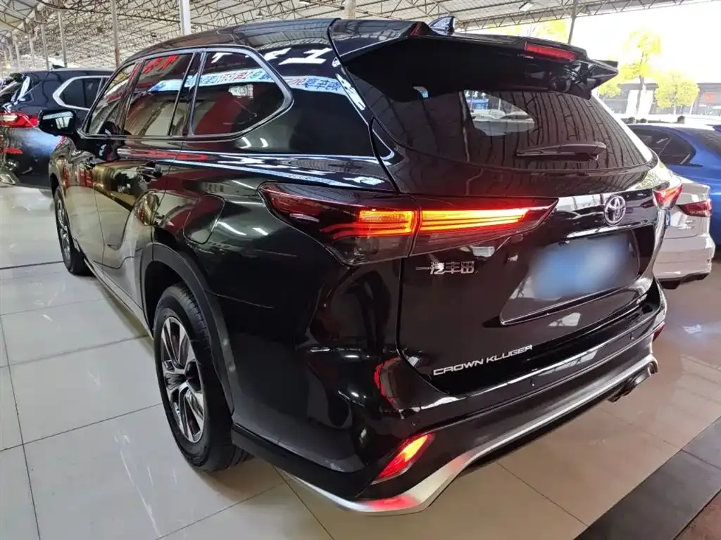 Toyota Crown Kluger 2024 из CN, фото 9