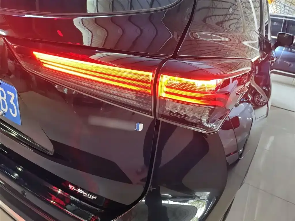 Toyota Crown Kluger 2024 из CN, фото 8