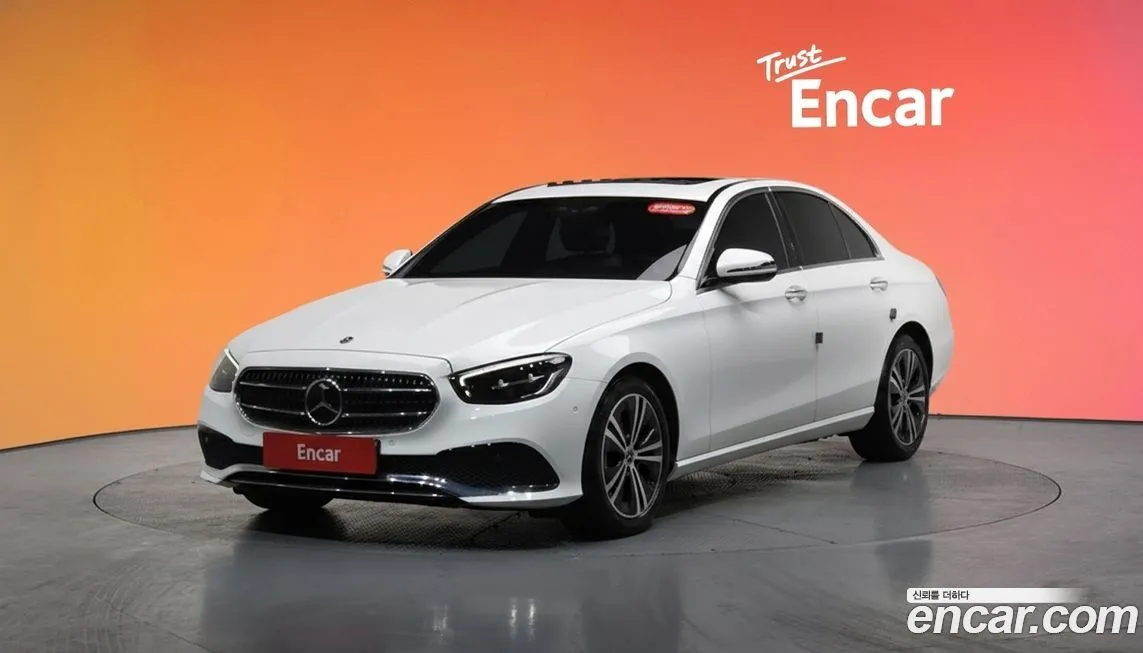 Mercedes-Benz E-Class — фото 1