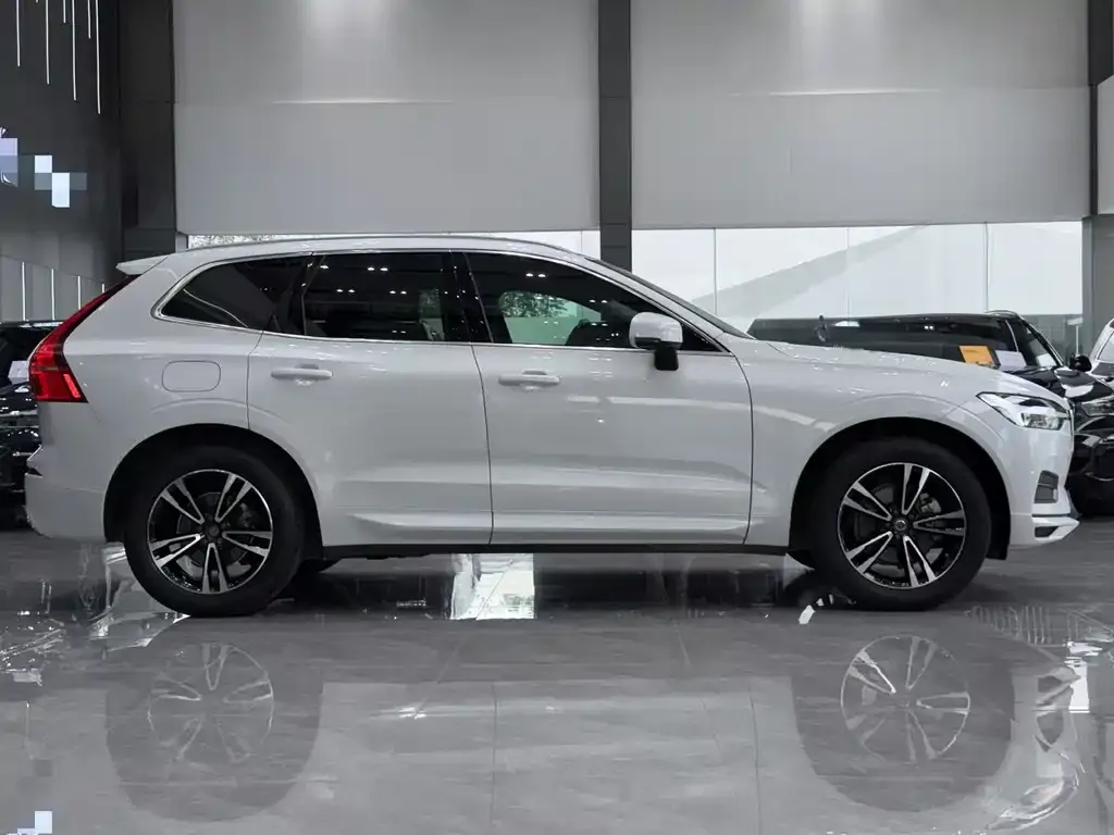 Volvo XC60 2022 из CN, фото 2