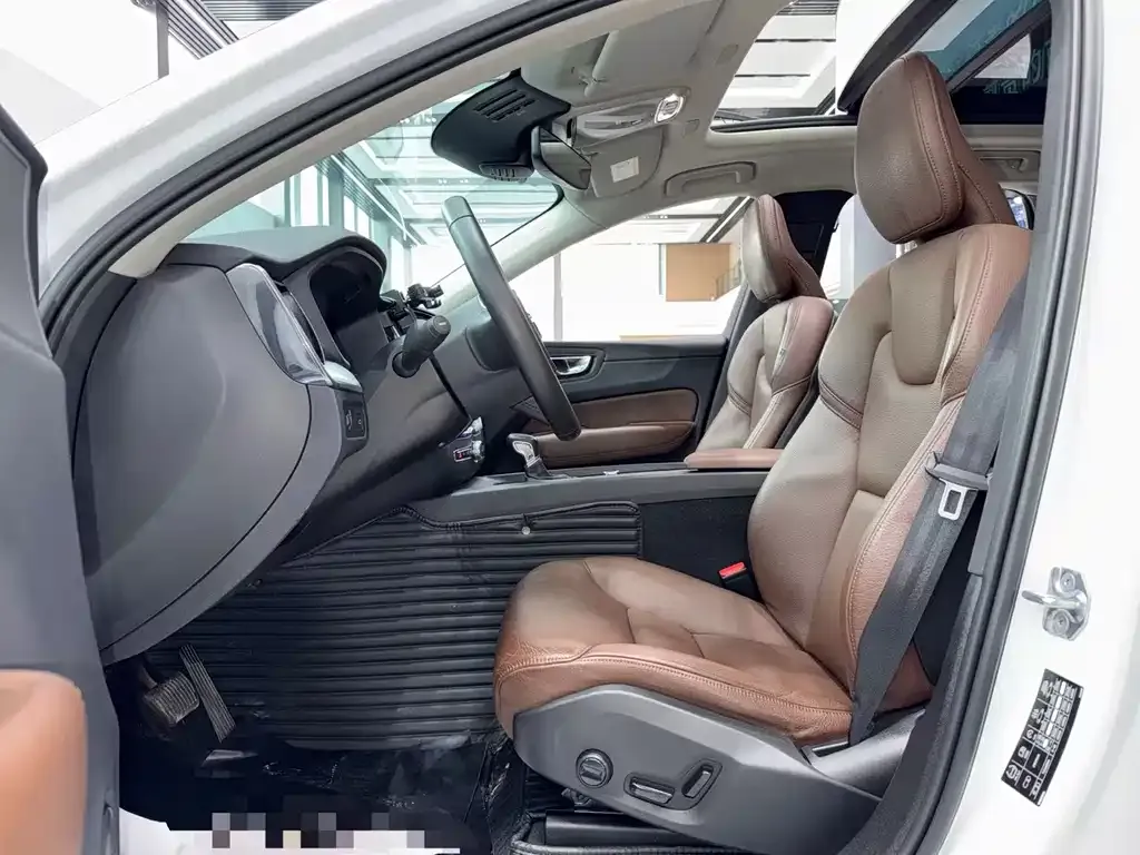 Volvo XC60 2022 из CN, фото 4