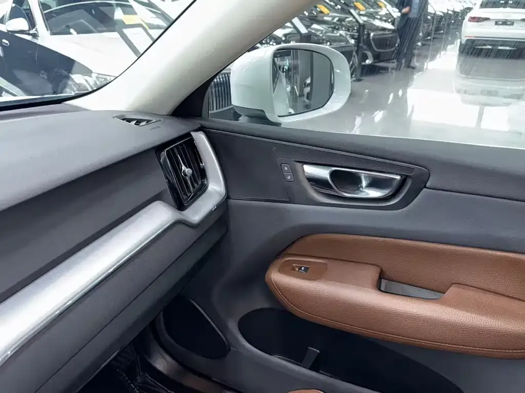 Volvo XC60 2022 из CN, фото 5