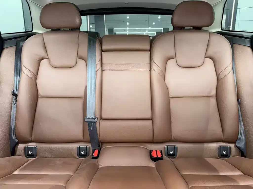 Volvo XC60 2022 из CN, фото 7