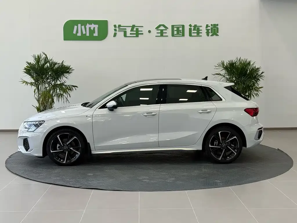 Audi A3 2023 из CN, фото 2