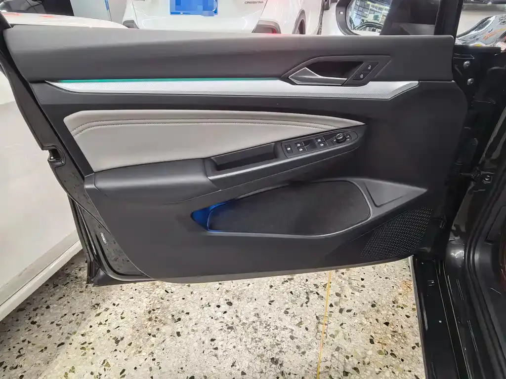 Volkswagen Golf 2022 из CN, фото 4