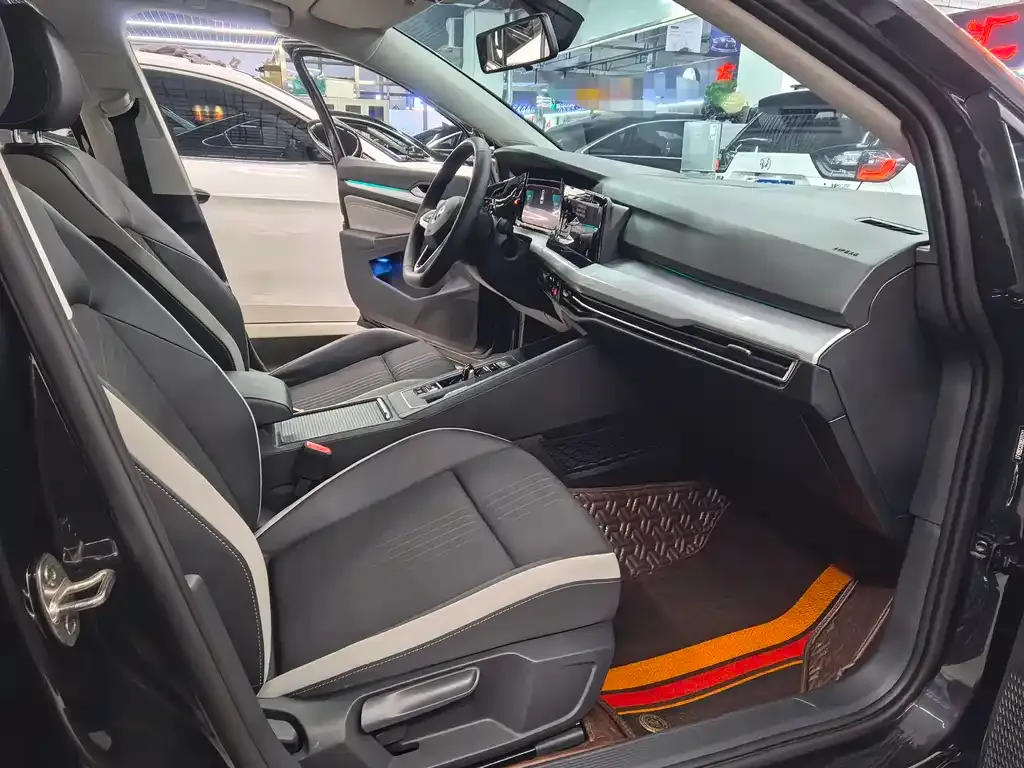 Volkswagen Golf 2022 из CN, фото 8