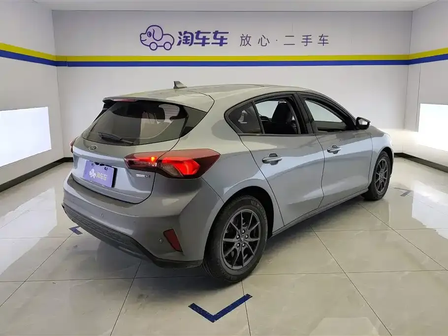 Ford Focus 2023 из CN, фото 8