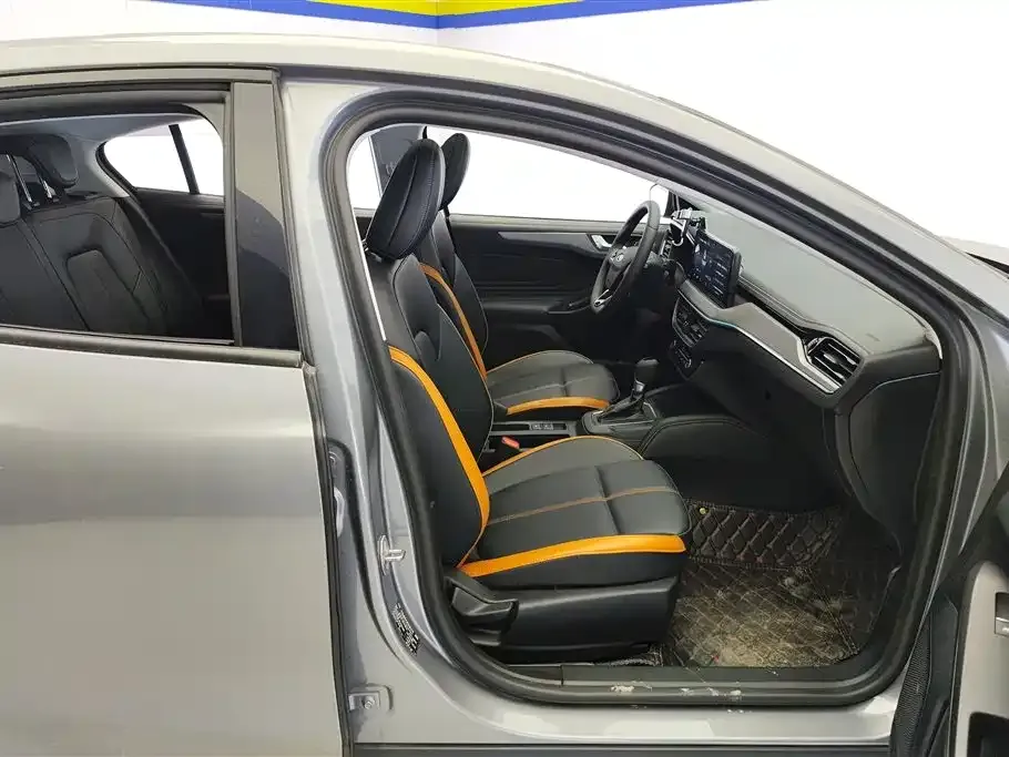 Ford Focus 2023 из CN, фото 5