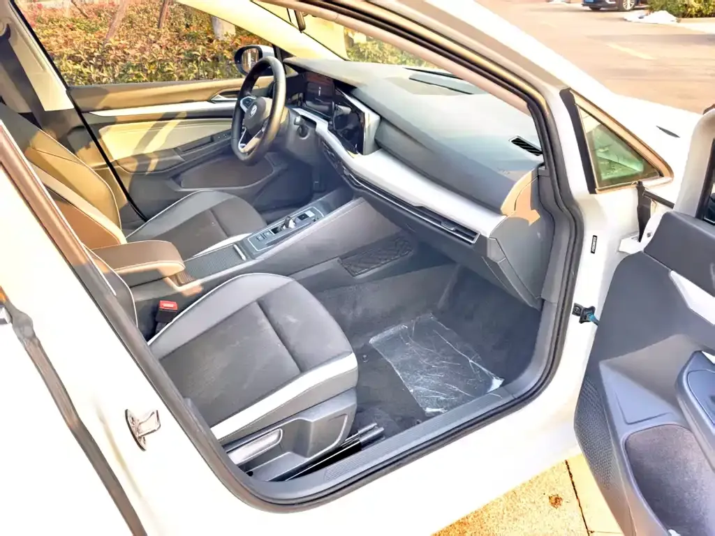Volkswagen Golf 2021 из CN, фото 5