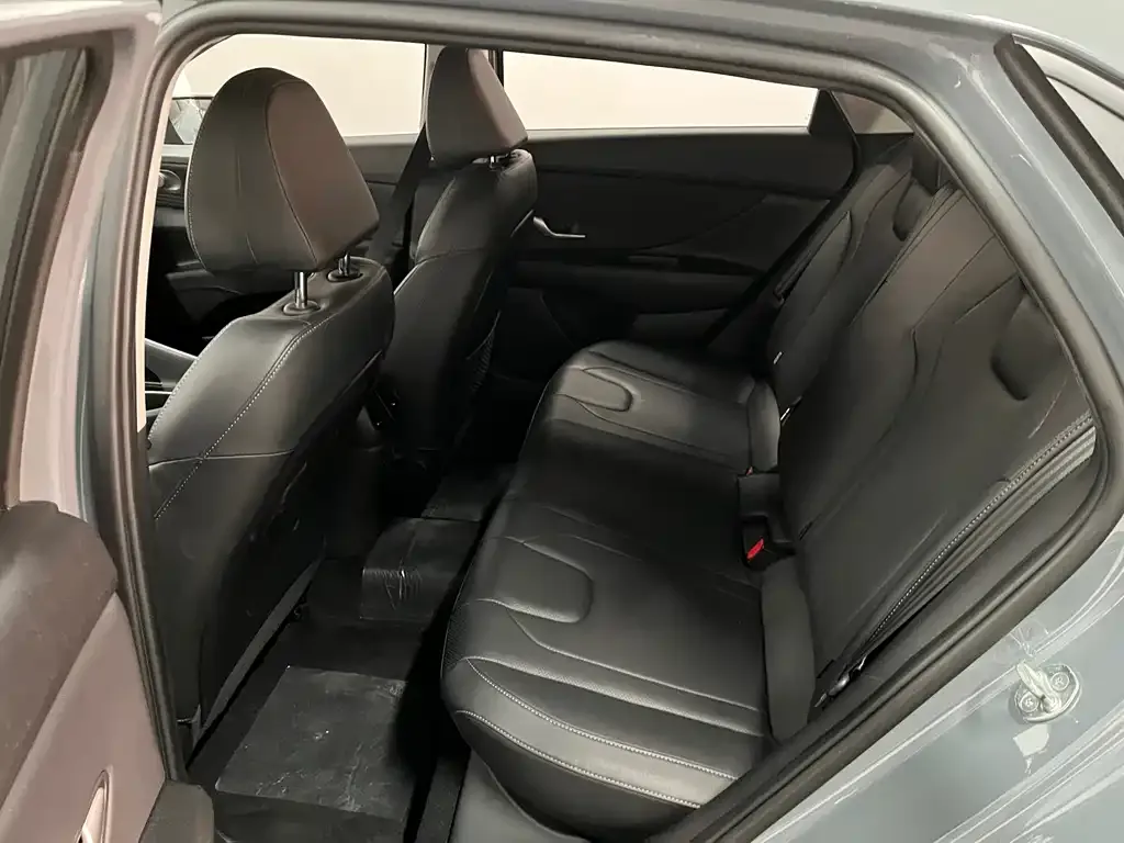 Hyundai Elantra 2023 из CN, фото 3