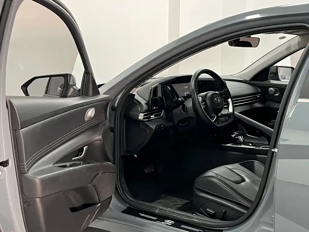 Hyundai Elantra 2023 из CN, фото 10