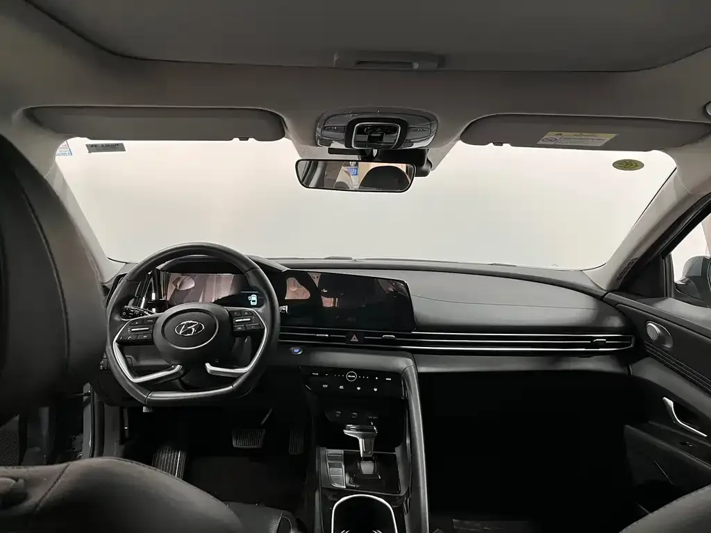 Hyundai Elantra 2023 из CN, фото 2