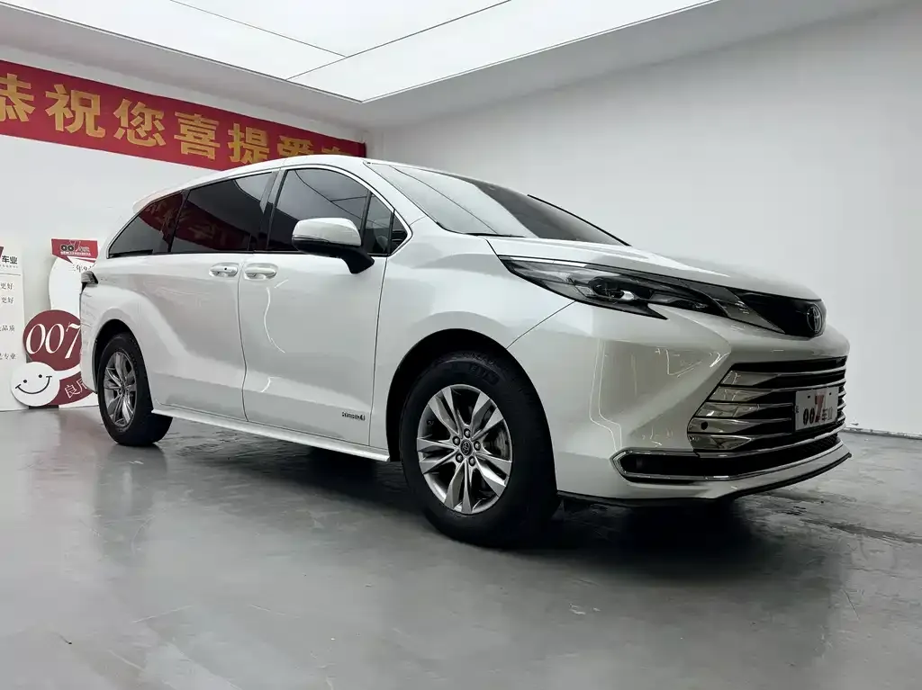 Toyota Sienna 2023 из CN, фото 8
