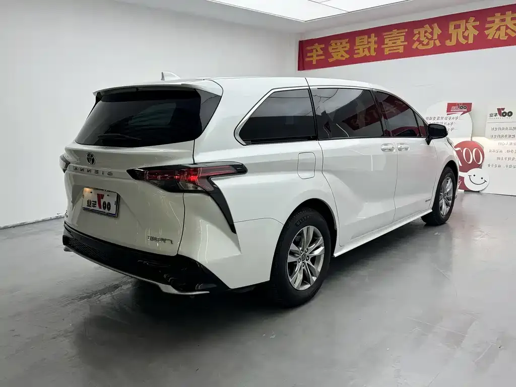 Toyota Sienna 2023 из CN, фото 9