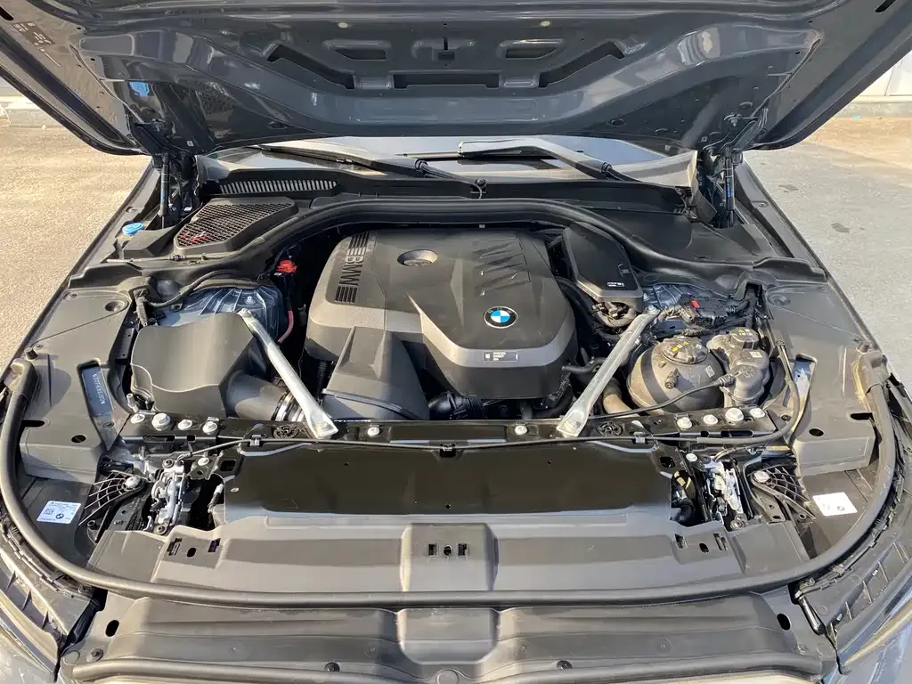 BMW 5 Series 2025 из CN, фото 8