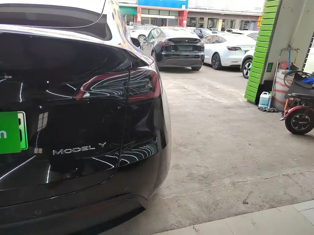 Tesla Model Y 2023 из CN, фото 8