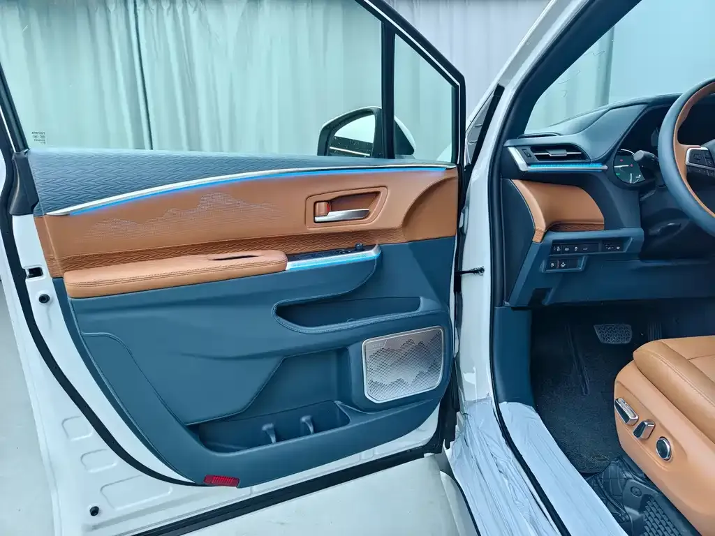 Toyota Granvia 2025 из CN, фото 8