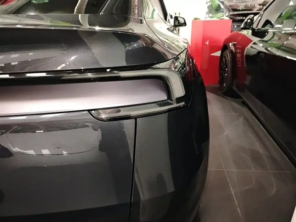 Tesla Model Y 2025 из CN, фото 6