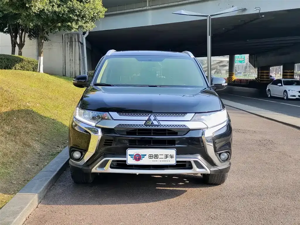 Mitsubishi Outlander — фото 7