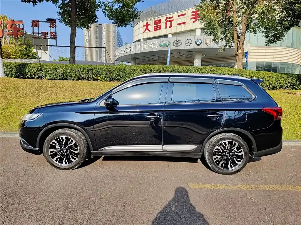 Mitsubishi Outlander — фото 8