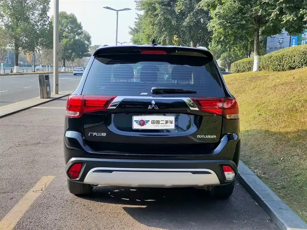 Mitsubishi Outlander — фото 10