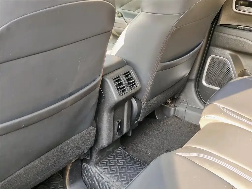 Mitsubishi Outlander — фото 4