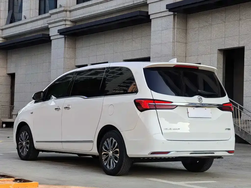 Buick GL8 2022 из CN, фото 3
